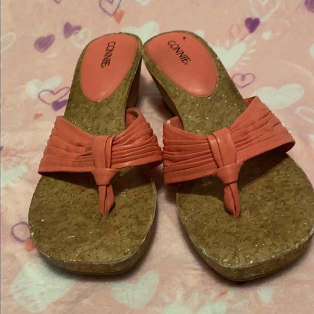 Pink small wedged sandals